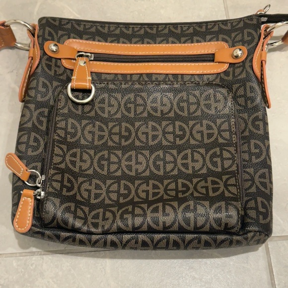 EUC Giani Bernini Block Signature Crossbody - Picture 2 of 16